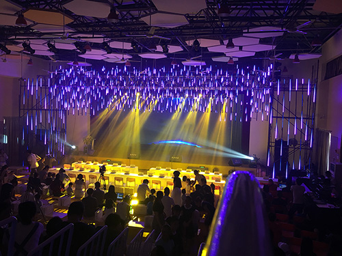 <b>一禾科技專業(yè)舞臺燈光音響系統(tǒng)解決方案，打造完美視聽體驗！</b>